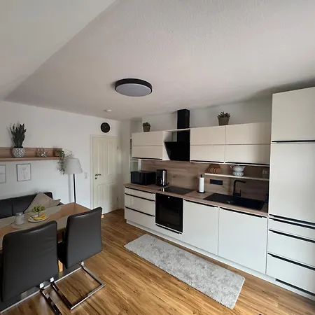 Apartment To Huus *